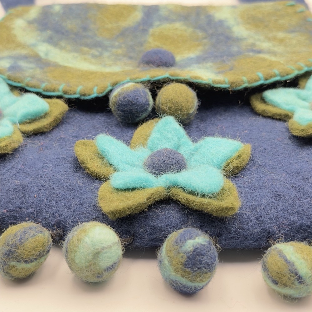 Rising Tide Boho Felted 100% Wool Purse Blue Green Floral Bag Made In Nepal - Picture 9 of 10